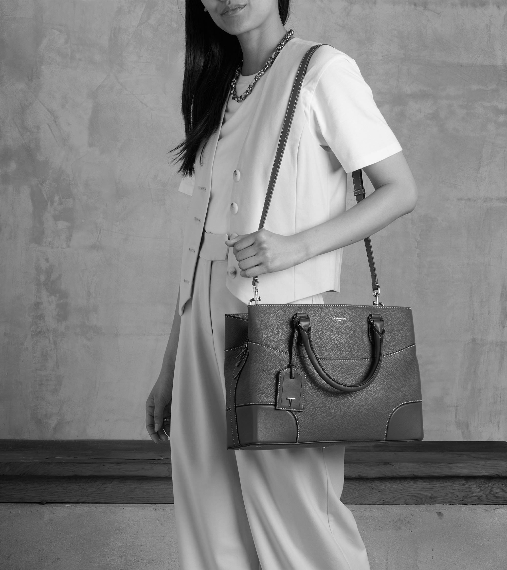 Grand sac à main Romy en cuir grainé et lisse